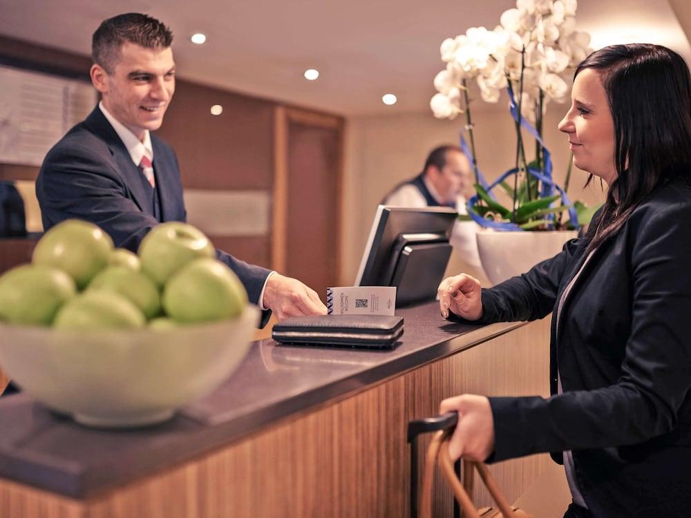 Mercure Airport Hotel Berlin Tegel Exterior foto