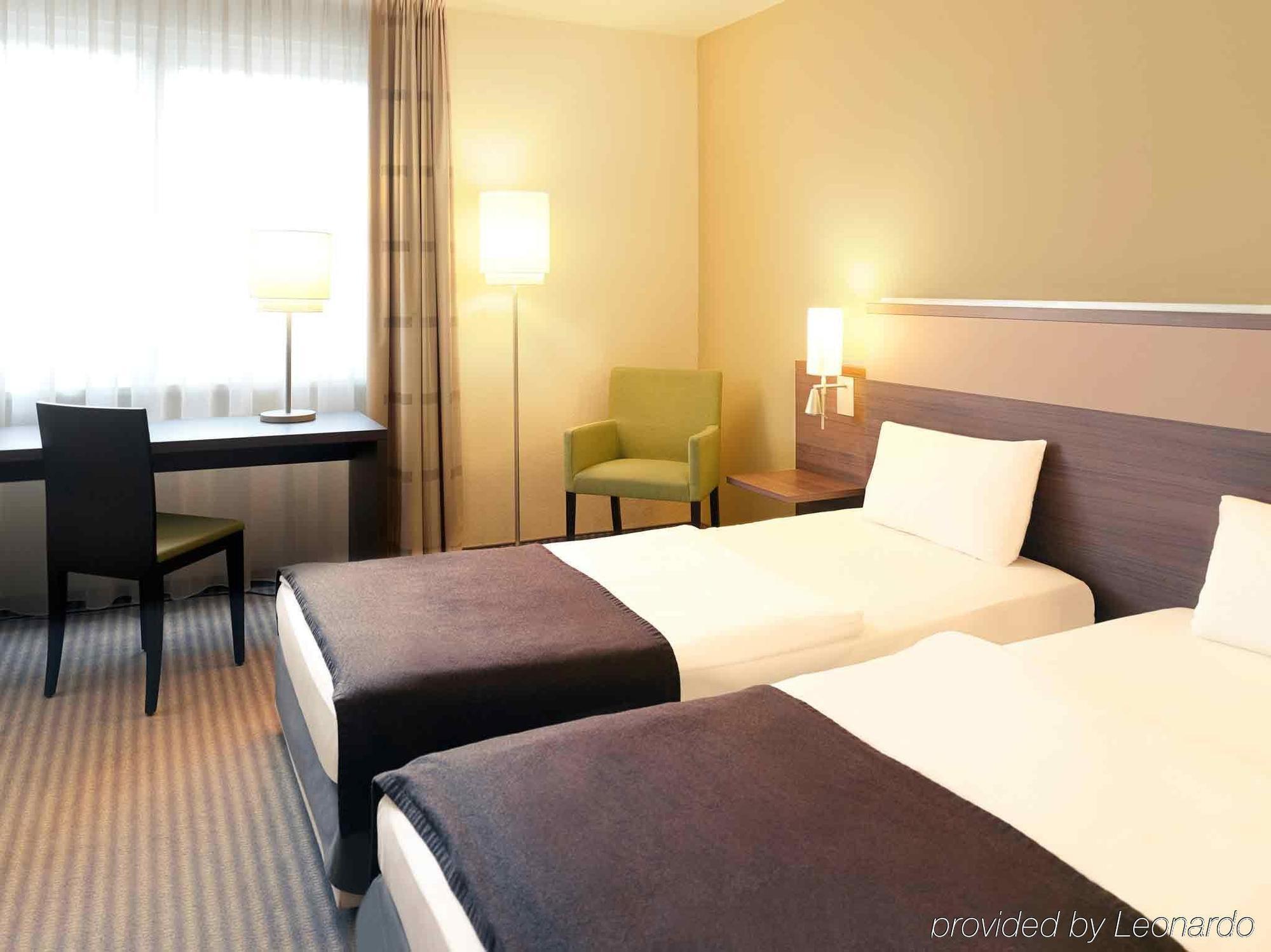 Mercure Airport Hotel Berlin Tegel Exterior foto