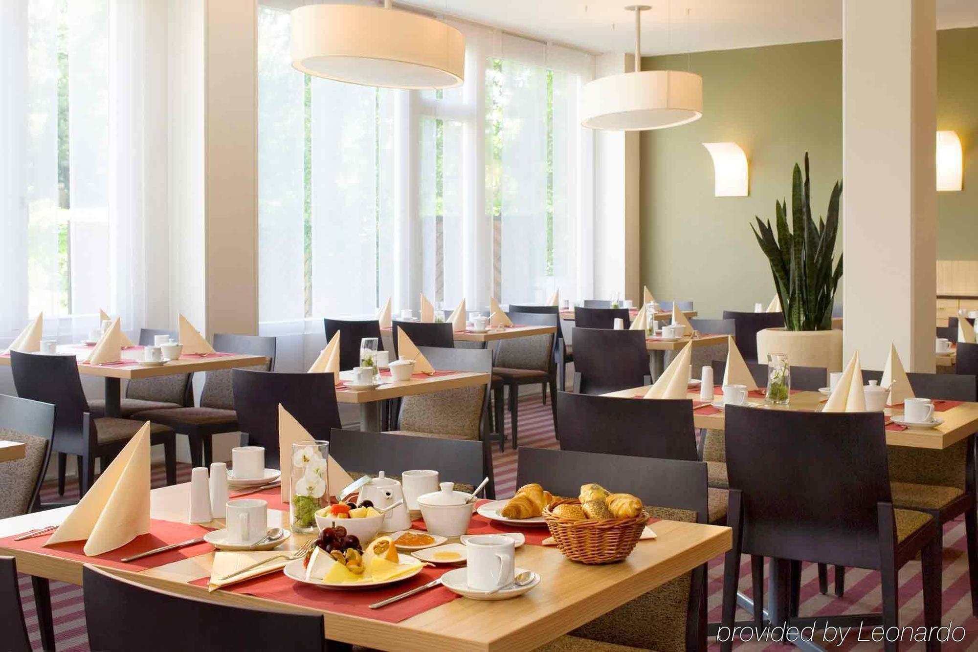 Mercure Airport Hotel Berlin Tegel Restaurant foto