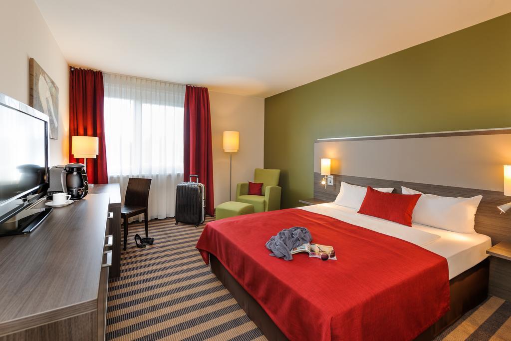 Mercure Airport Hotel Berlin Tegel Exterior foto