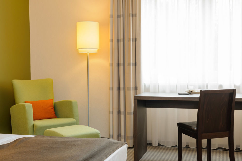 Mercure Airport Hotel Berlin Tegel Exterior foto