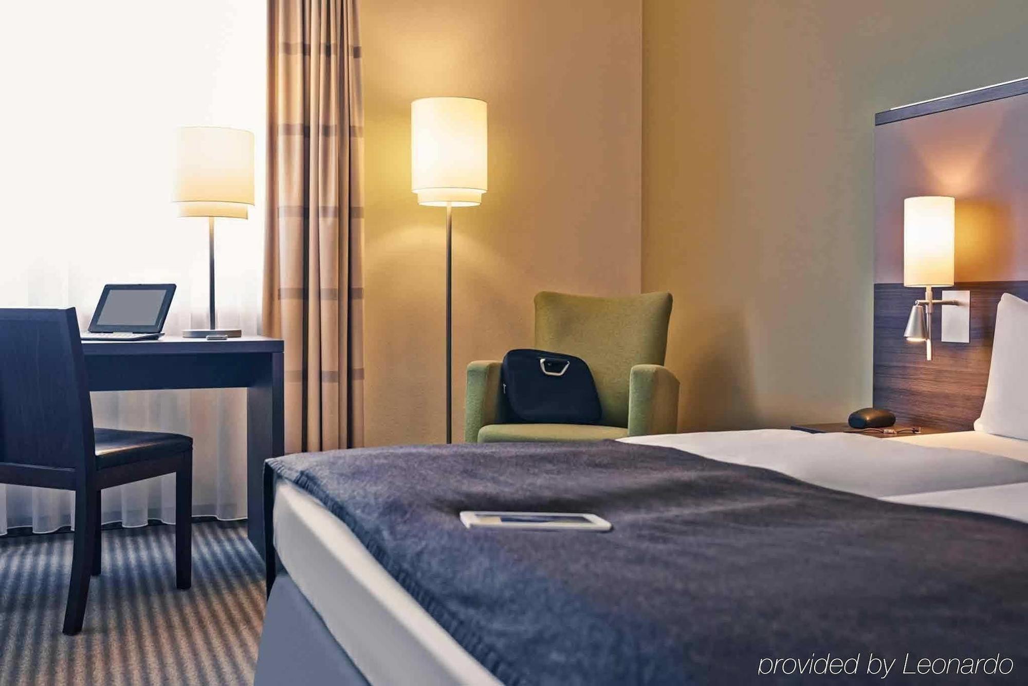 Mercure Airport Hotel Berlin Tegel Exterior foto