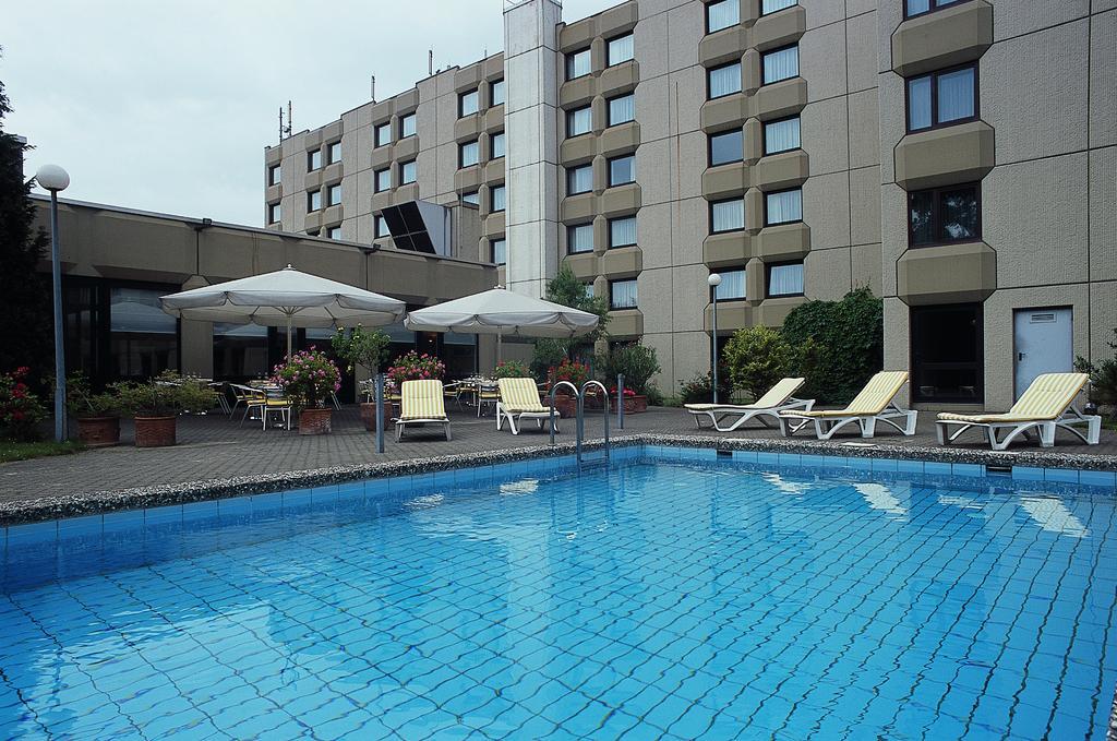 Mercure Airport Hotel Berlin Tegel Exterior foto