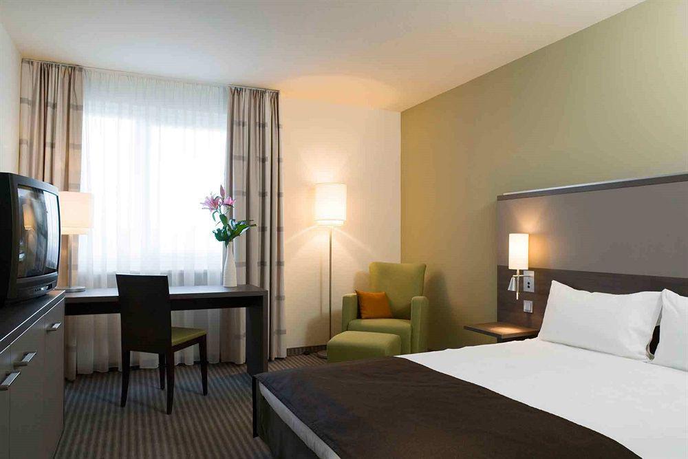 Mercure Airport Hotel Berlin Tegel Cameră foto